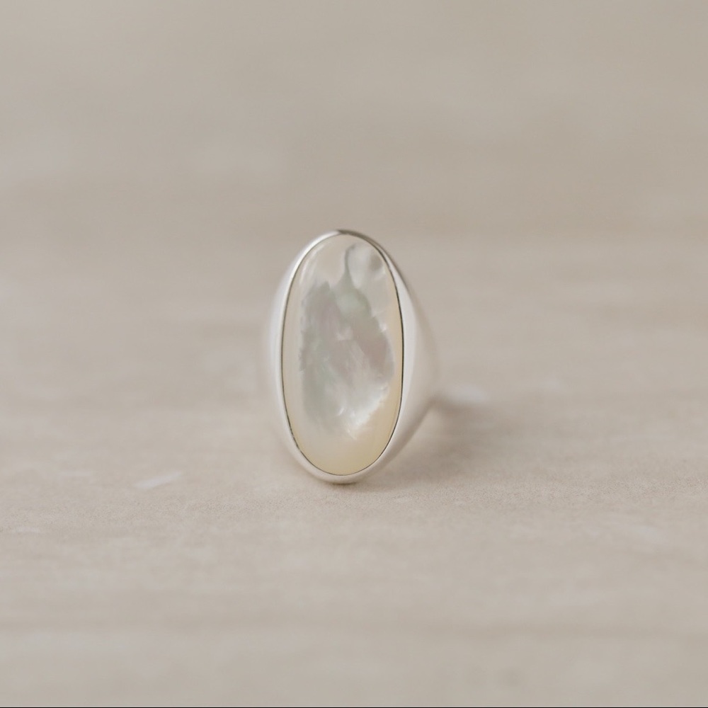 Mother of Pearl Midi Ring | 925 Silver - Picture 3 of 6